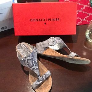 Donald Pliner sz10 wedge sandals